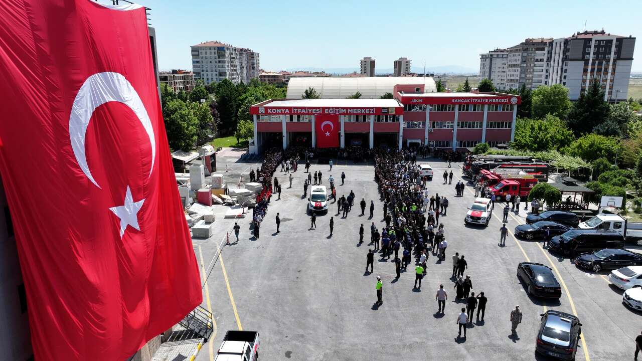 Konya şehidine ağladı! İtfaiyeci Mehmet Tekeli gözyaşlarıyla toprağa verildi 4